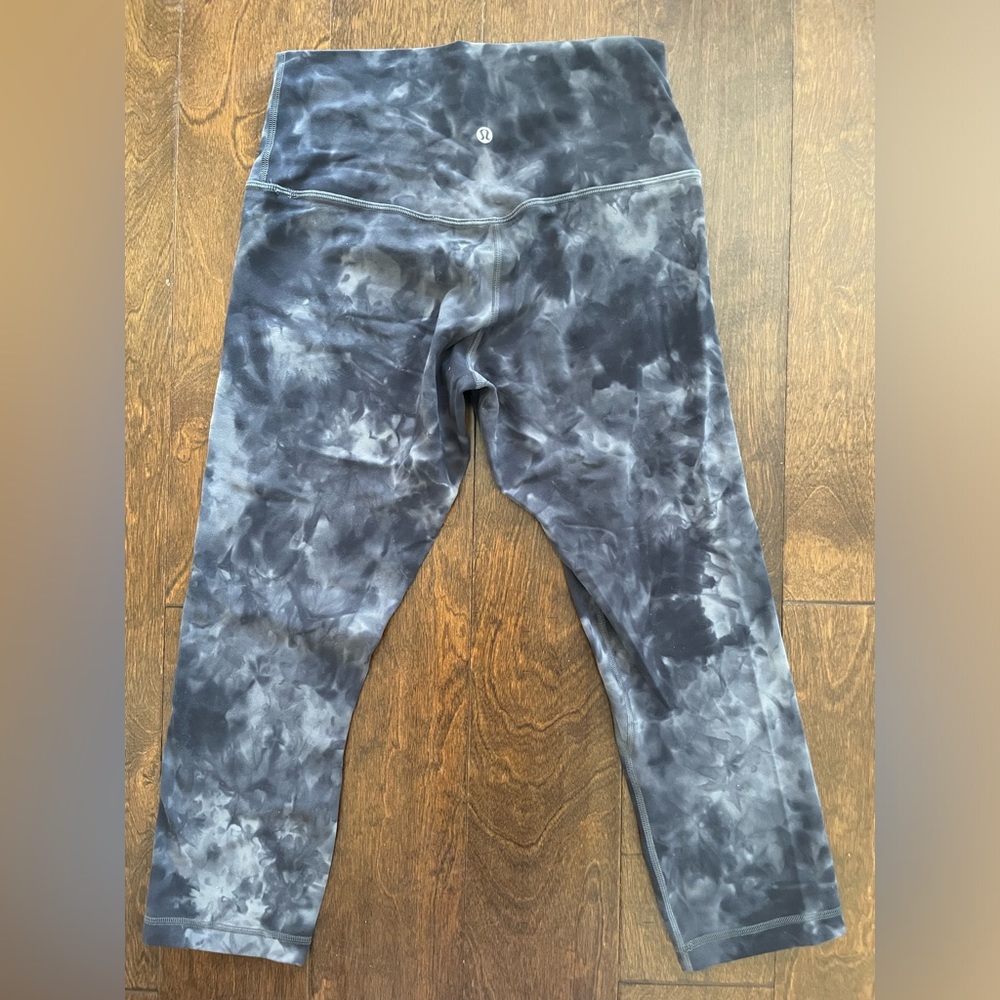 Lululemon Cropped aligned - Picture 2 of 9